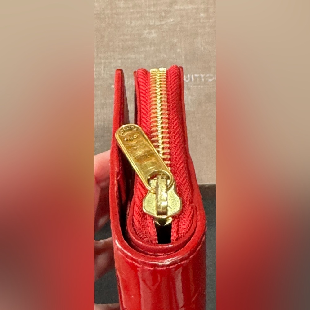 ❤️ Louis Vuitton Vernis Pomme d’Amour Zippy Wallet - Picture 4 of 9